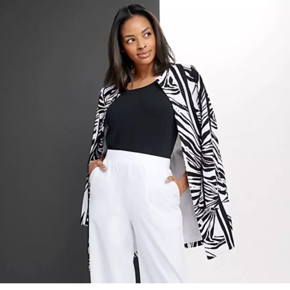 Dennis Basso Luxe Crepe Animal Printed Snap-Front Topper in Black & White Size 4